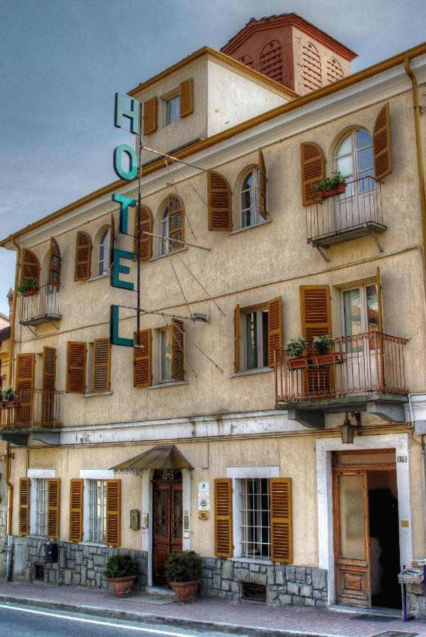 Hotel Pino Torinese Exterior foto